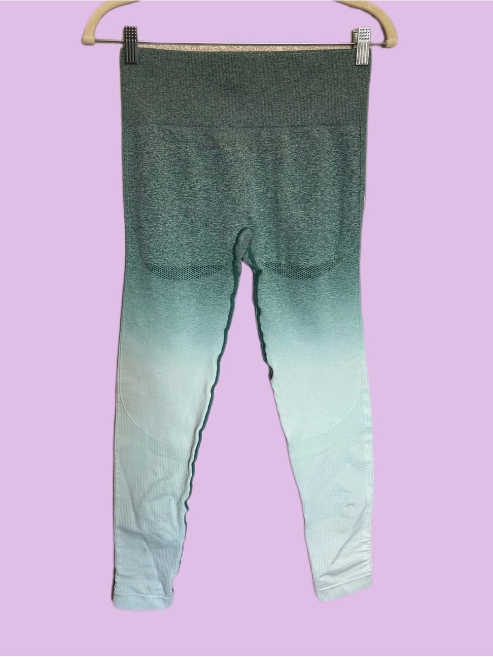 Ombre High-Rise Seamless Leggings in Blue to White - Picture 2 of 3